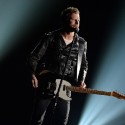 Dierks Bentley Tweeted a Phone Number That You Can Call