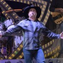 Garth Brooks Fan Get’s Surprise Of A Lifetime (VIDEO)